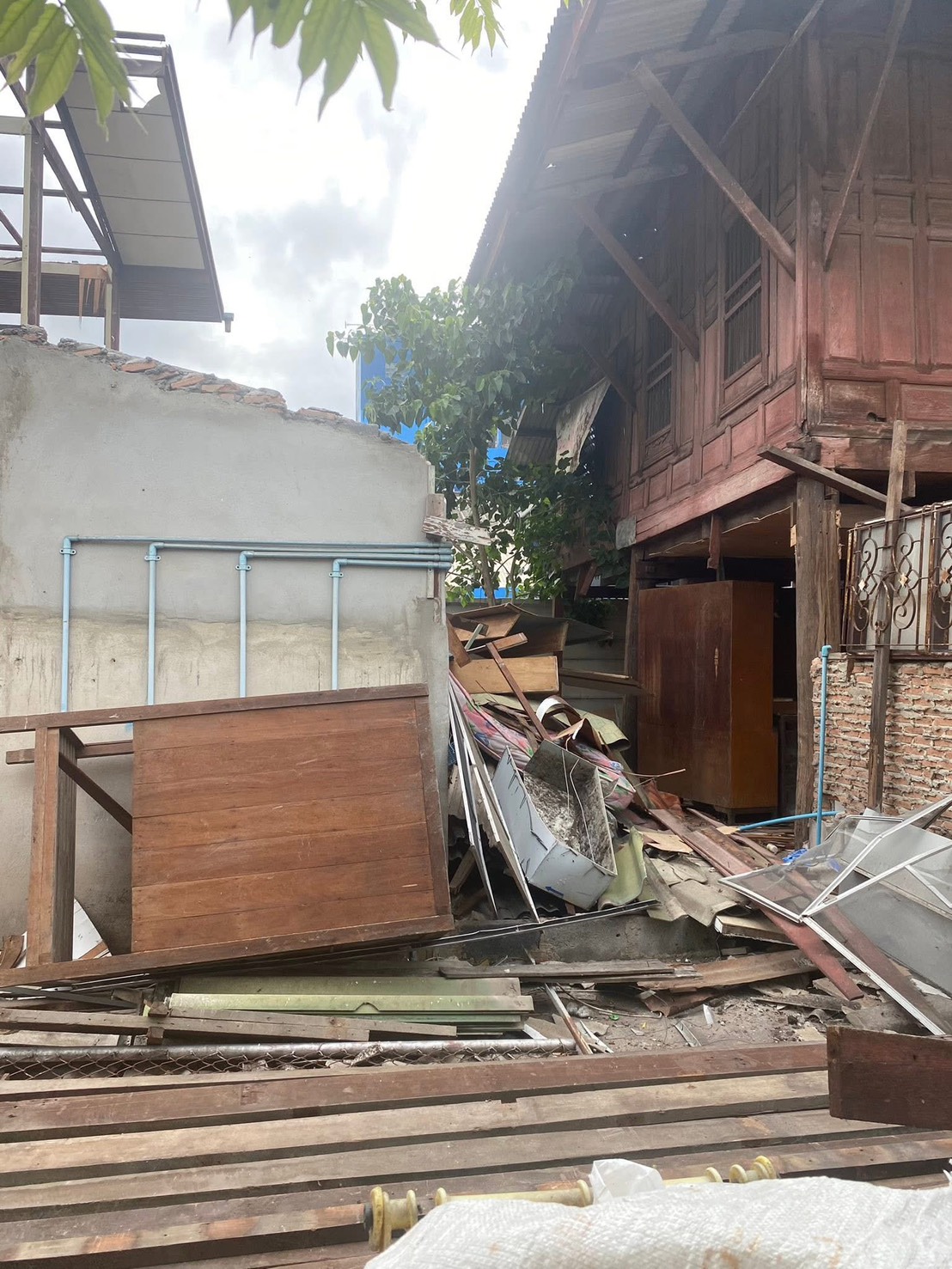 รับซื้อบ้านไม้เก่า 3